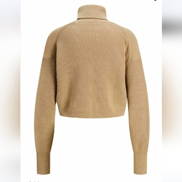 ✨Brand New  TWIST CROP HIGH NECK Knit✨ - Picture 2 of 6